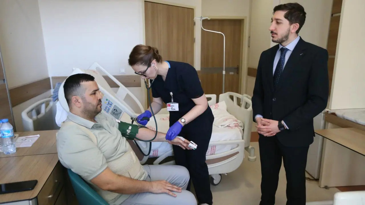 Nadir omurilik tümörü 6 saatlik operasyonla çıkarıldı