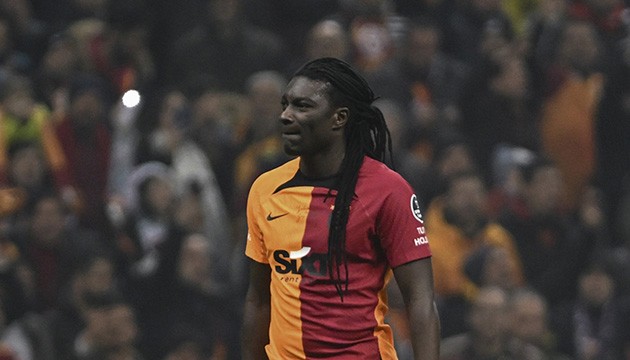 Galatasaray'ın golcüsü futbolu bıraktı