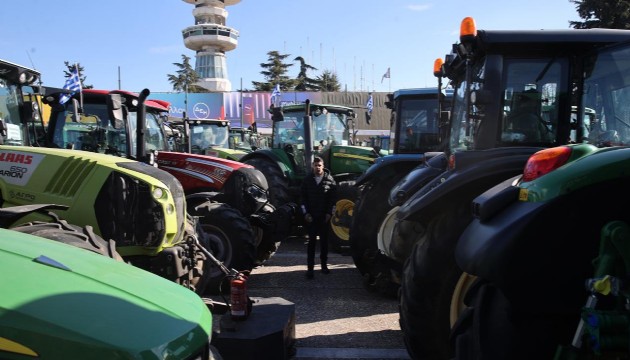 Yunanistan'da çiftçilerin yol kapatma eylemleri sürüyor