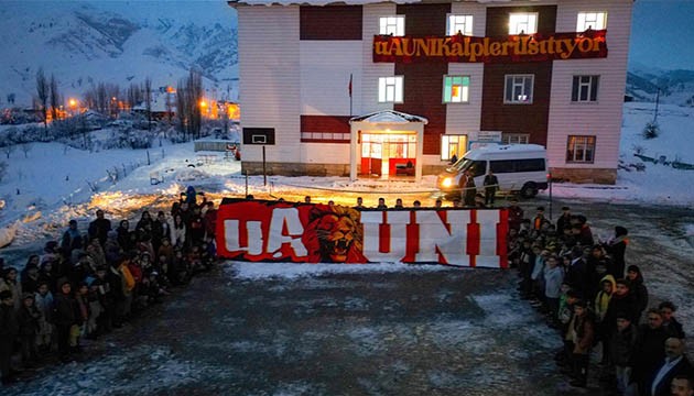 Galatasaray'ın taraftar grubundan köy çocuklarına sürpriz