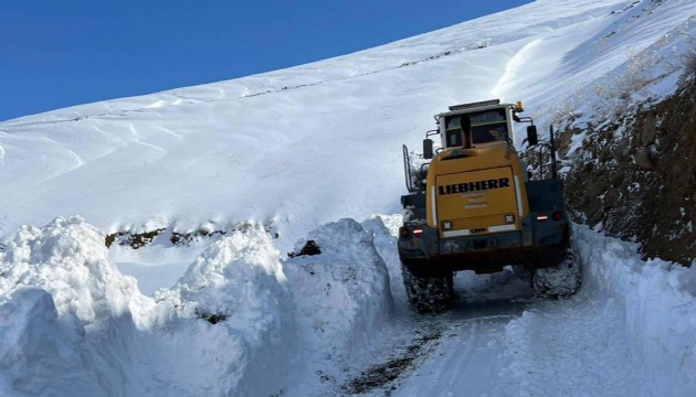 Hakkari'de ekimde 1 metre kar kalınlığı