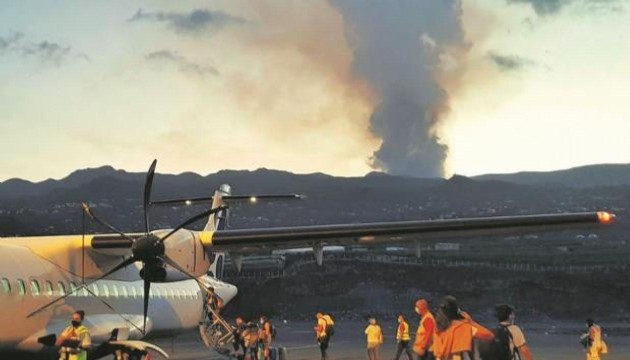 La Palma havalimanına volkan külleri engeli!