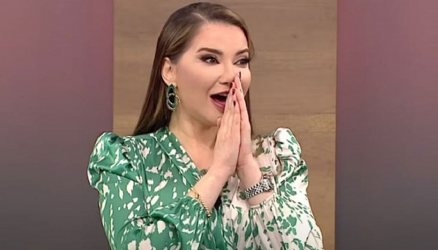 Esra Ezmeci'nin programına 8 kilo altın bağışı yapıldı