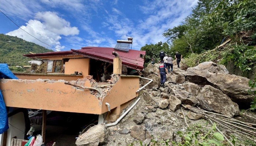 Trabzon'da heyelan: 2 ev tahliye edildi