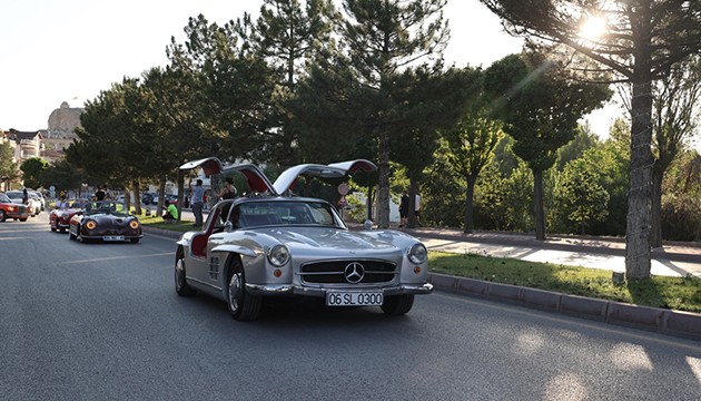 Ürgüp'te klasik otomobil şöleni