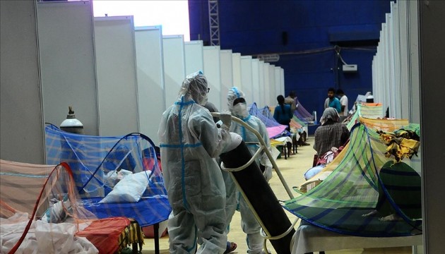 Hindistan'da koronavirüs kaynaklı ölümler artıyor
