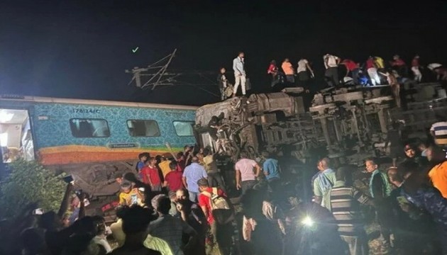 Hindistan'daki tren faciasında ölü sayısı 288'e yükseldi