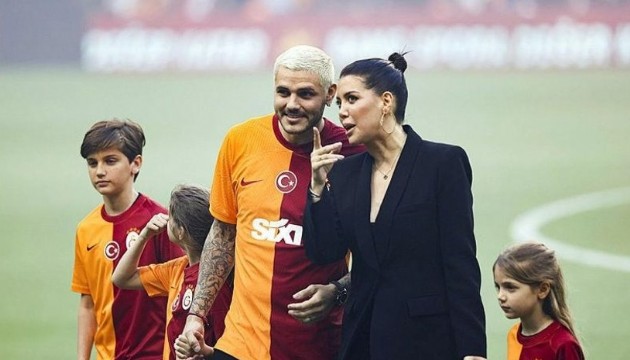 Wanda Nara'nın annesi Galatasaray forması giydi, sosyal medya yıkıldı!