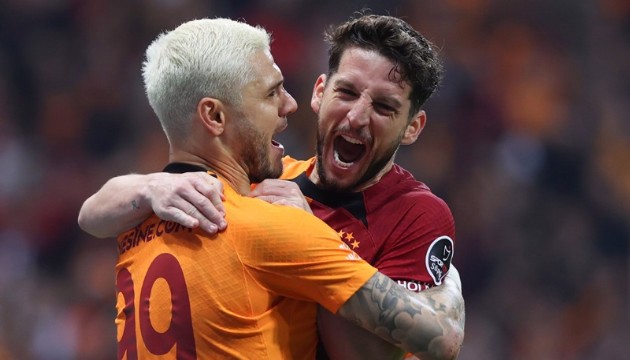 Galatasaray'dan Icardi ve Mertens kararı