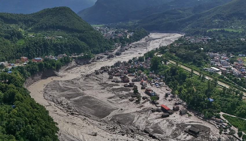 Nepal'de can kaybı bini aştı