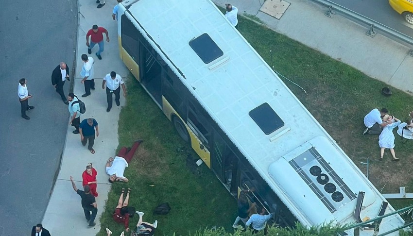 İETT otobüsü duvara çarptı: 2 can kaybı, çok sayıda yaralı var
