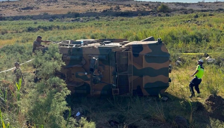 Askeri araç devrildi: 1 asker şehit oldu