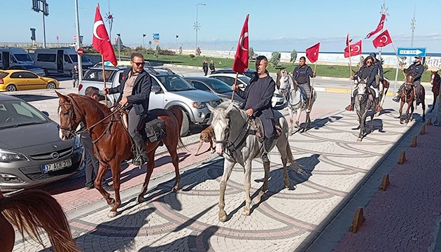 İstiklal Yolu'nu at ve bayraklarla geçecekler