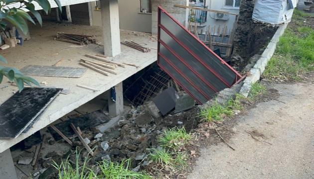 İstanbul’da istinat duvarı çöktü: 3 yaralı