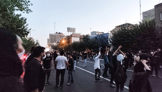 İran'da protestolar devam ediyor!