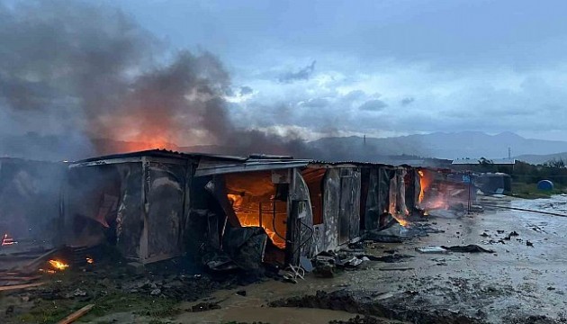 Hatay'da işçilerin kaldığı konteynerler alev aldı!