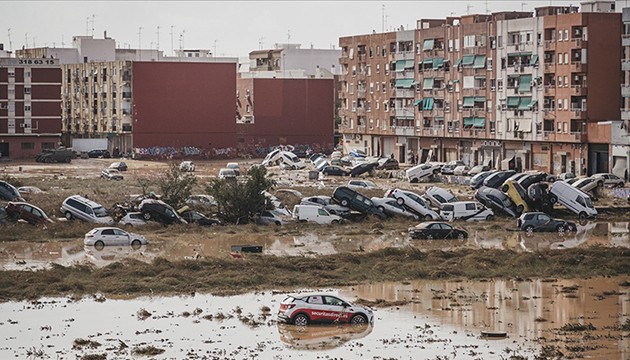 İspanya'da sel felaketinin yaraları sarılmaya çalışılıyor: Milyar euroluk yardım paketi