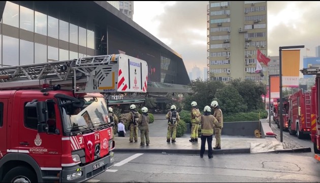 İstanbul Şişli'de AVM yangını