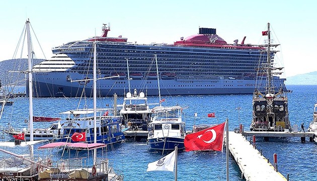 Bodrum'a binlerce turist geldi
