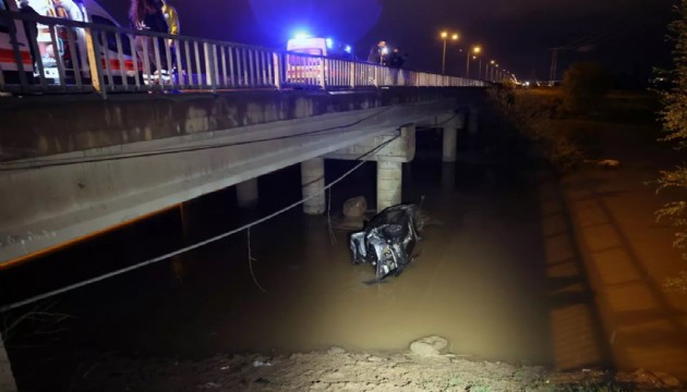 Otomobil Kızılırmak'a uçtu!