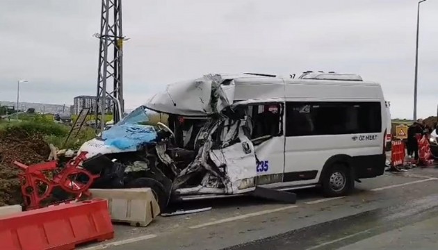 Silivri'de feci kaza: 1'ağır 6 yaralı