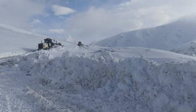 Kars'ta kar kalınlığı 1,5 metreye ulaştı