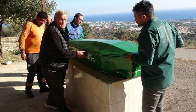 Çilli Bom'un bestecisiydi... Sessiz sedasız defnedildi!