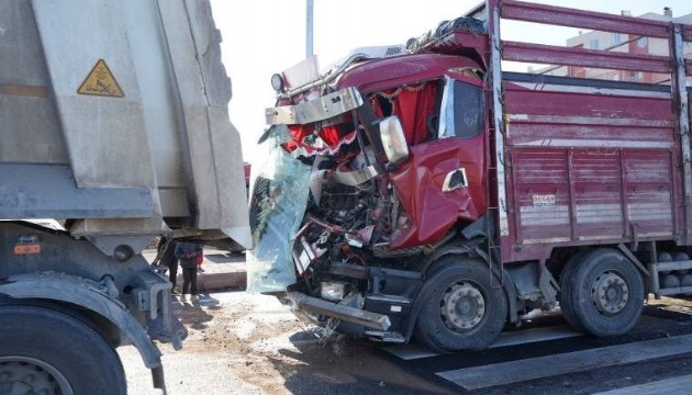 Diyarbakır'da 4 araçlık zincirleme kaza