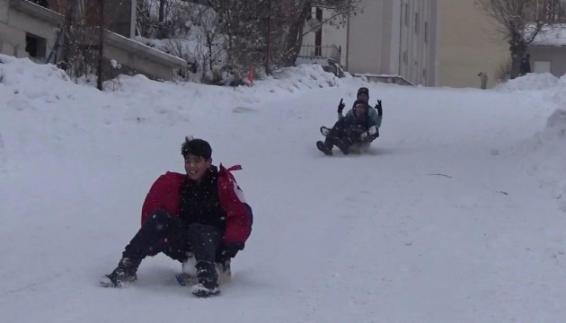 Denizli'nin Çameli ilçesinde kar nedeniyle eğitime yarın ara verildi