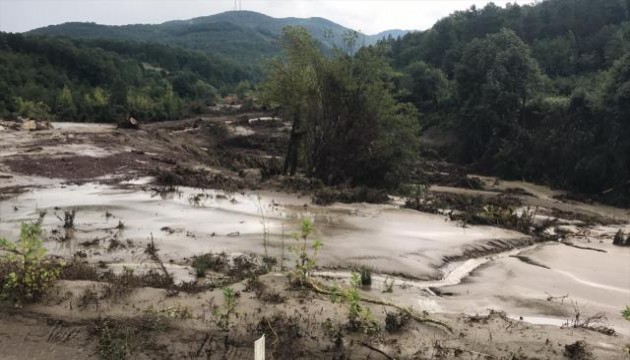 Sinop sağanağa teslim oldu