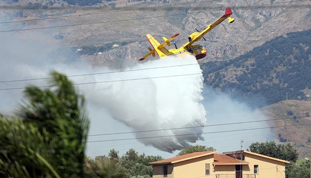 Sicilya'da yangının tehdidi büyüyor