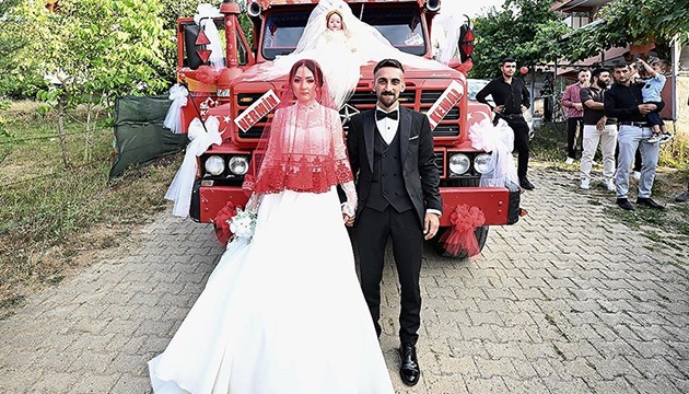 Kamyonunu gelin arabası yaptı