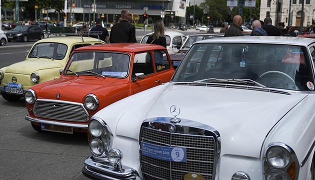 Klasik otomobil tutkunları buluştu