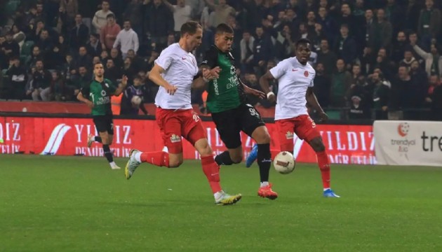 Ümraniyespor, Kocaelispor'un serisine son verdi