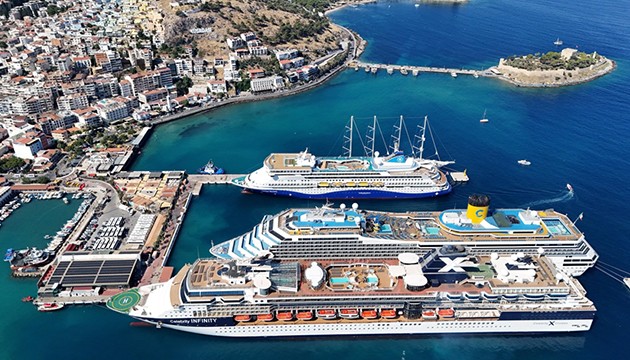 Kuşadası'na 6 bin 298 turist geldi