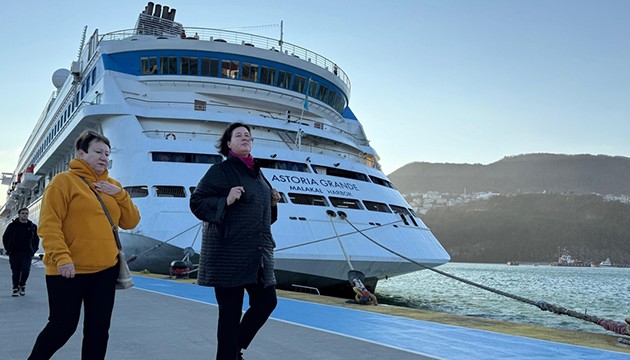 Amasra'ya yılın ilk kruvaziyeri geldi