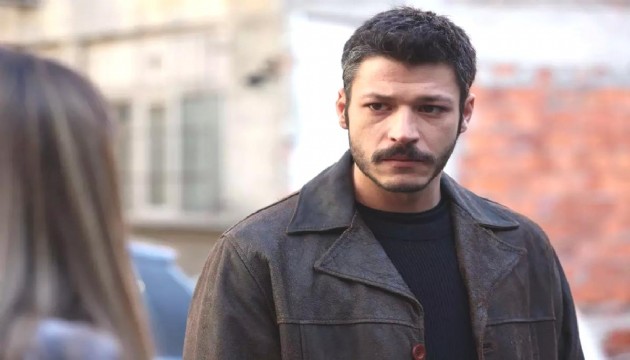 Kubilay Aka saçlarını pembeye boyattı