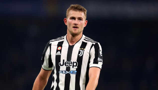 Chelsea De Ligt'in peşini bırakmıyor!