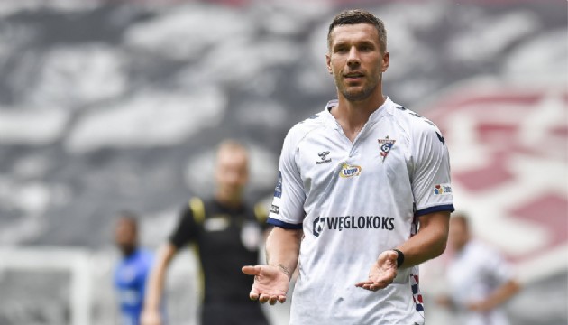 Lukas Podolski'den emeklilik ifadeleri