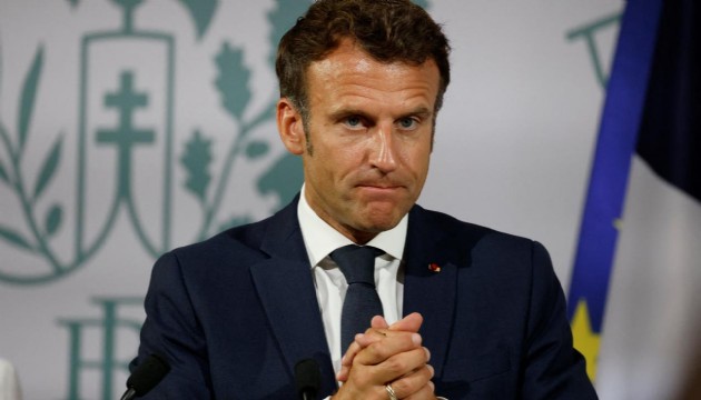 Macron: Büyükelçimiz Nijer’de rehin tutuluyor