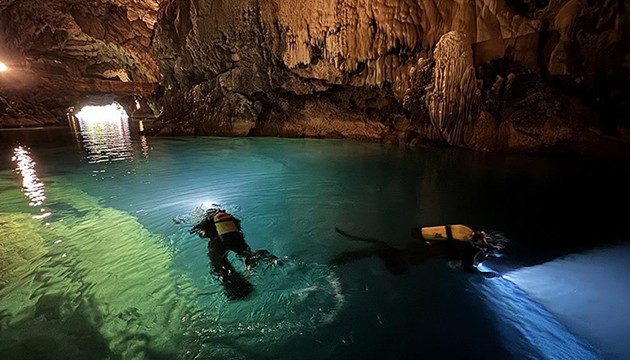 Gizemli mağara dalgıçlar tarafından görüntülendi