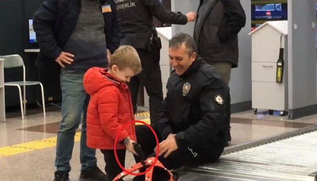 Çocuğun çantasından çıkanlar polisi şoke etti!