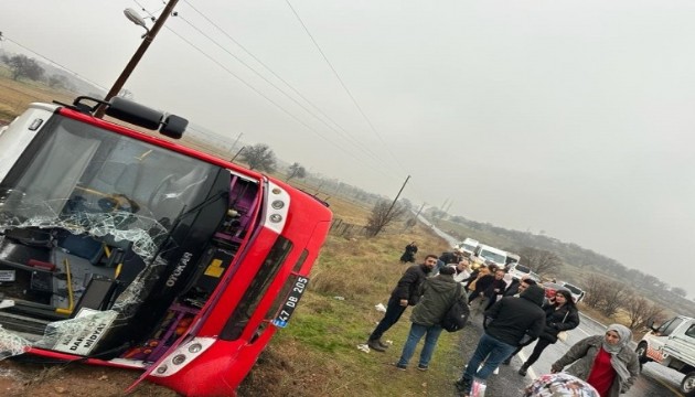 Mardin'de yolcu midibüsü devrildi: 5 yaralı