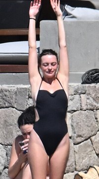 Melis Sezen serin sularda
