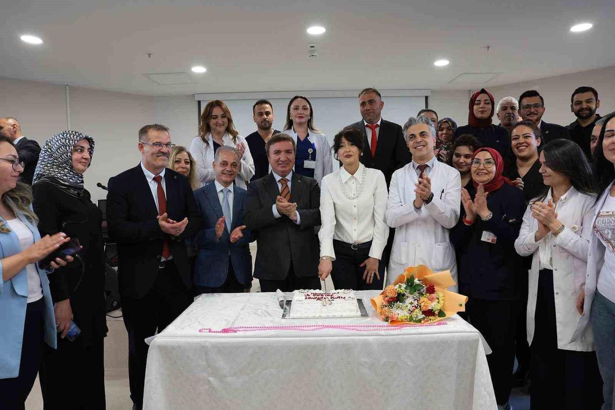 Vali Aydoğdu, Ebeler ve Hemşirelerin Haftasını kutladı