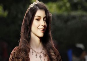 Merve Boloğur ve Murat Dalkılıç Aynı Evde Yaşayacak!