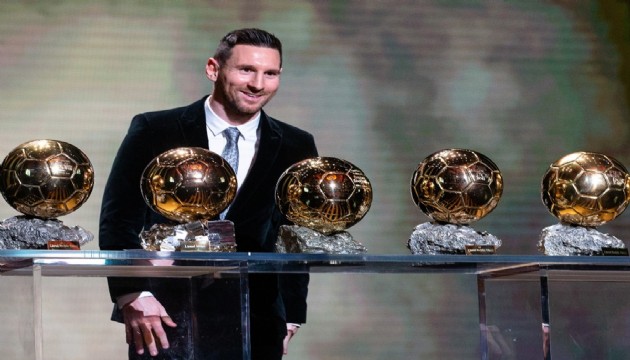 Lionel Messi 7. kez Ballon d'or ödülünün sahibi oldu