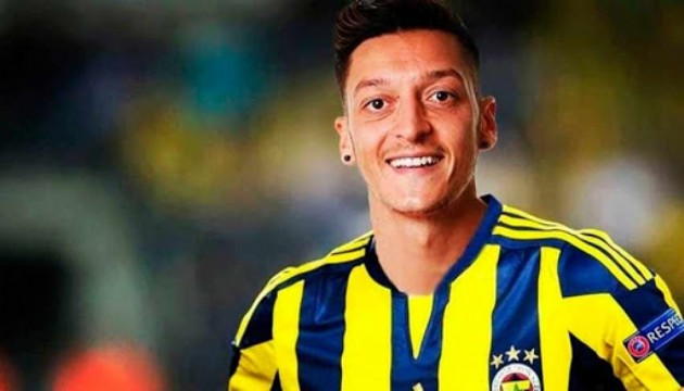 Fenerbahçe'de Mesut Özil, takımla çalışmalara başladı