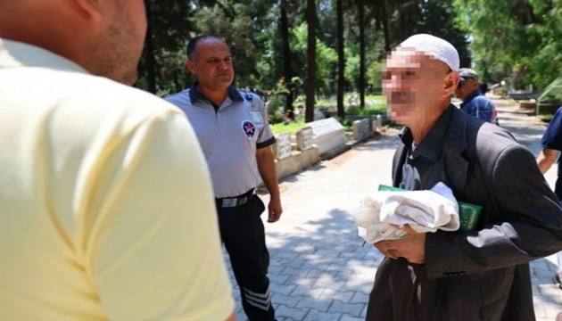 Mezarlıkta sahte hoca denetimi: Dua testini geçemeyenler uzaklaştırıldı