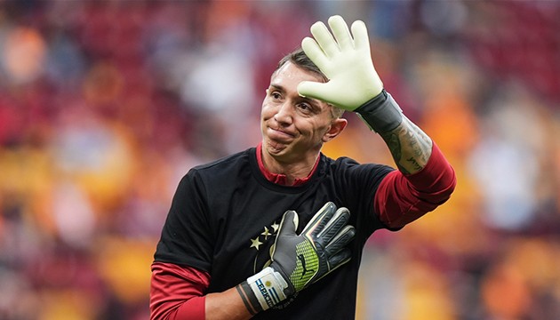 Muslera İstanbul'dan ayrıldı